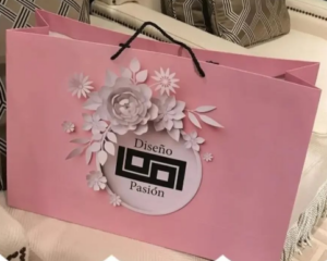 طباعة أكياس كرتون مخصصة